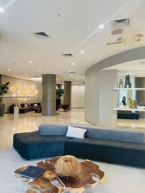 10275 Collins Ave #327 Bal Harbour, FL 33154