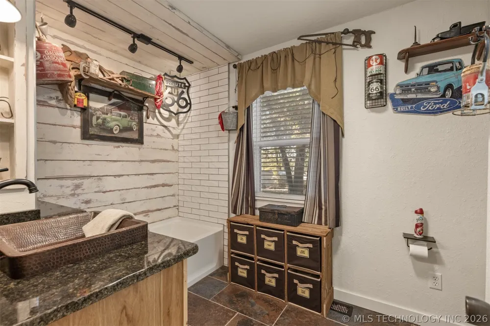 1019 7th Street Jay, OK 74346