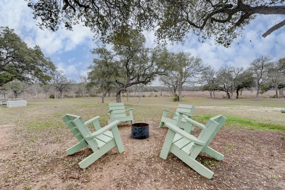 1156 Narrows Road Blanco, TX 78606