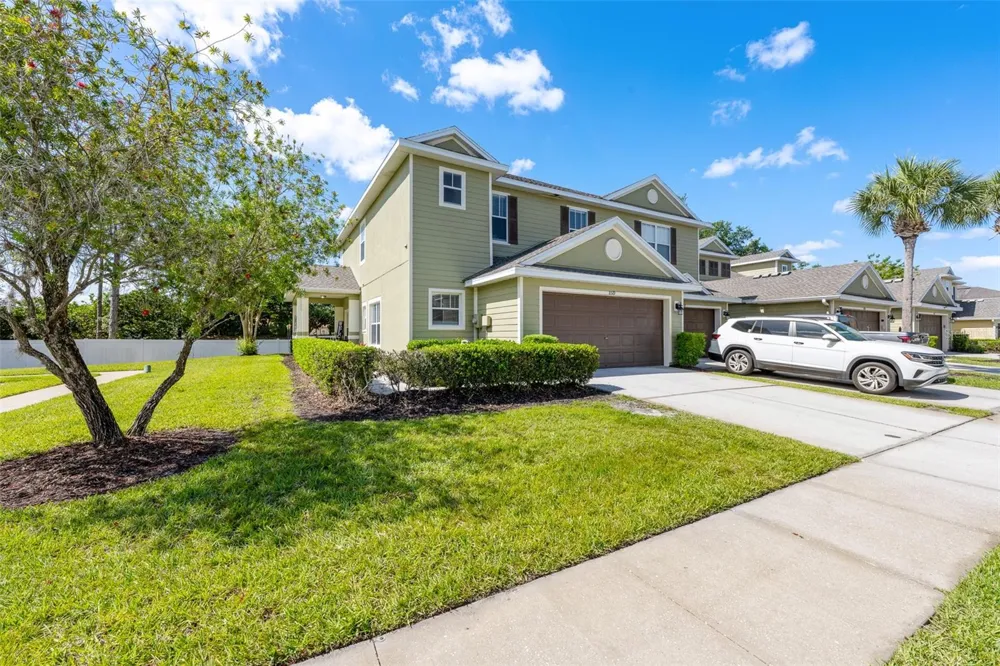 8519 BROKEN WILLOW COURT Tampa, FL 33647