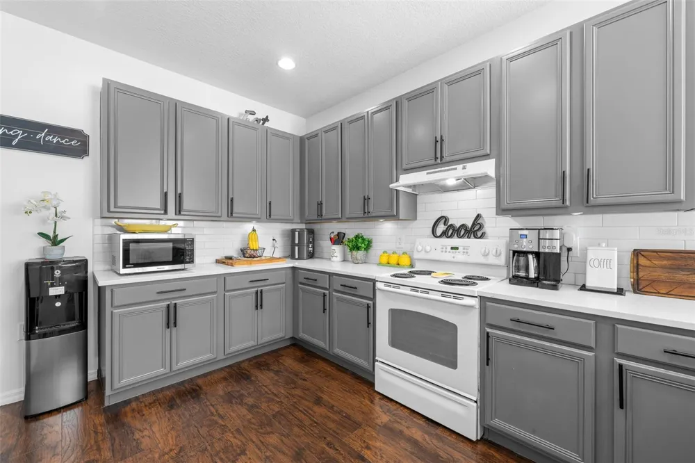 8519 BROKEN WILLOW COURT Tampa, FL 33647