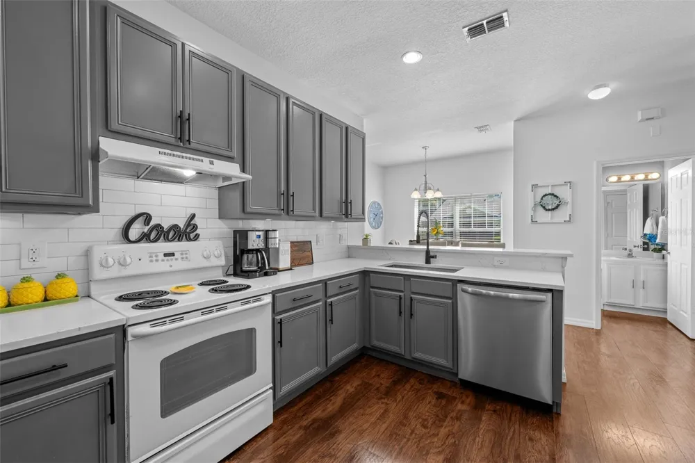 8519 BROKEN WILLOW COURT Tampa, FL 33647