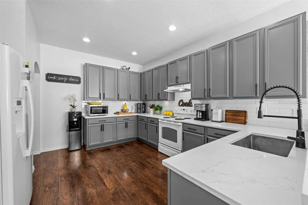 8519 BROKEN WILLOW COURT Tampa, FL 33647