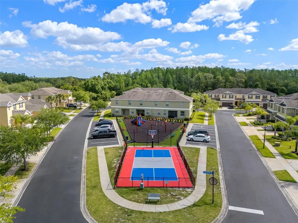 8519 BROKEN WILLOW COURT Tampa, FL 33647