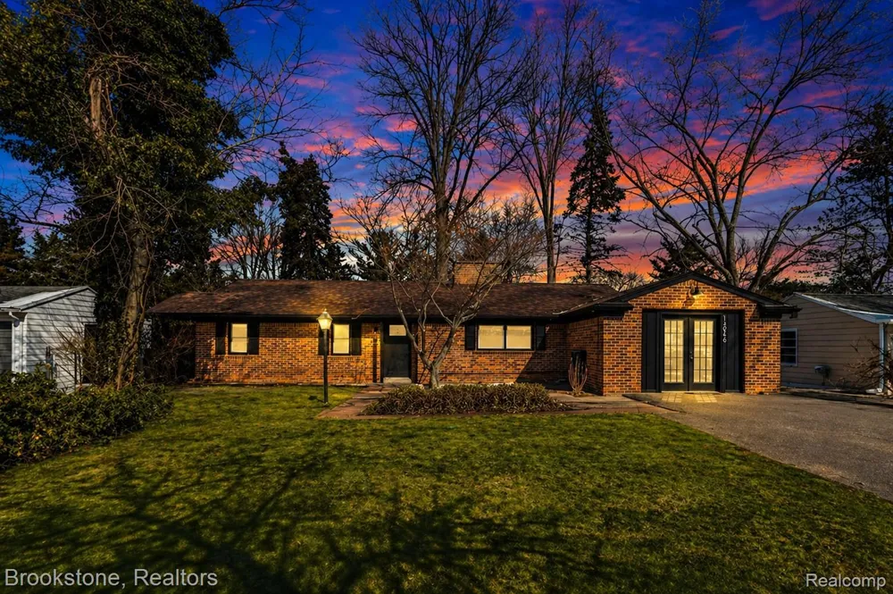 16046 W 13 Mile Road Beverly Hills Village, MI 48025
