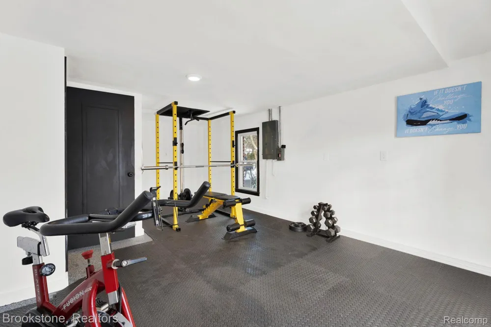 16046 W 13 Mile Road Beverly Hills Village, MI 48025