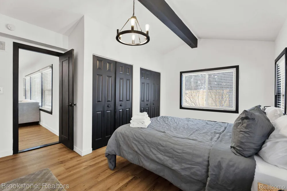 16046 W 13 Mile Road Beverly Hills Village, MI 48025