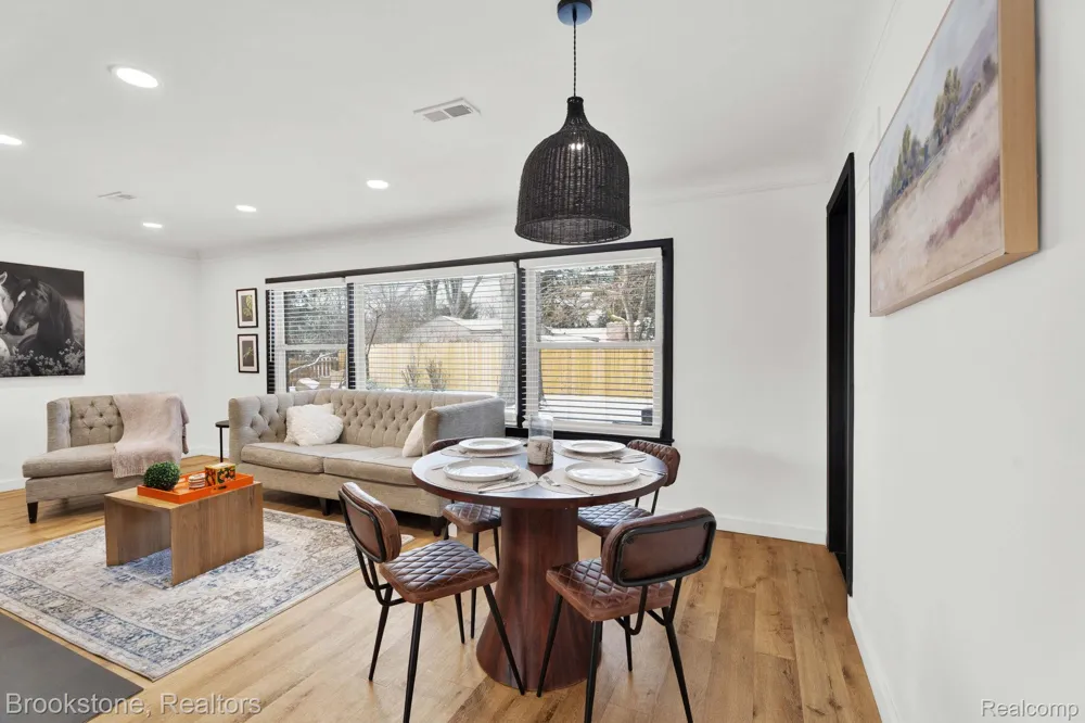 16046 W 13 Mile Road Beverly Hills Village, MI 48025