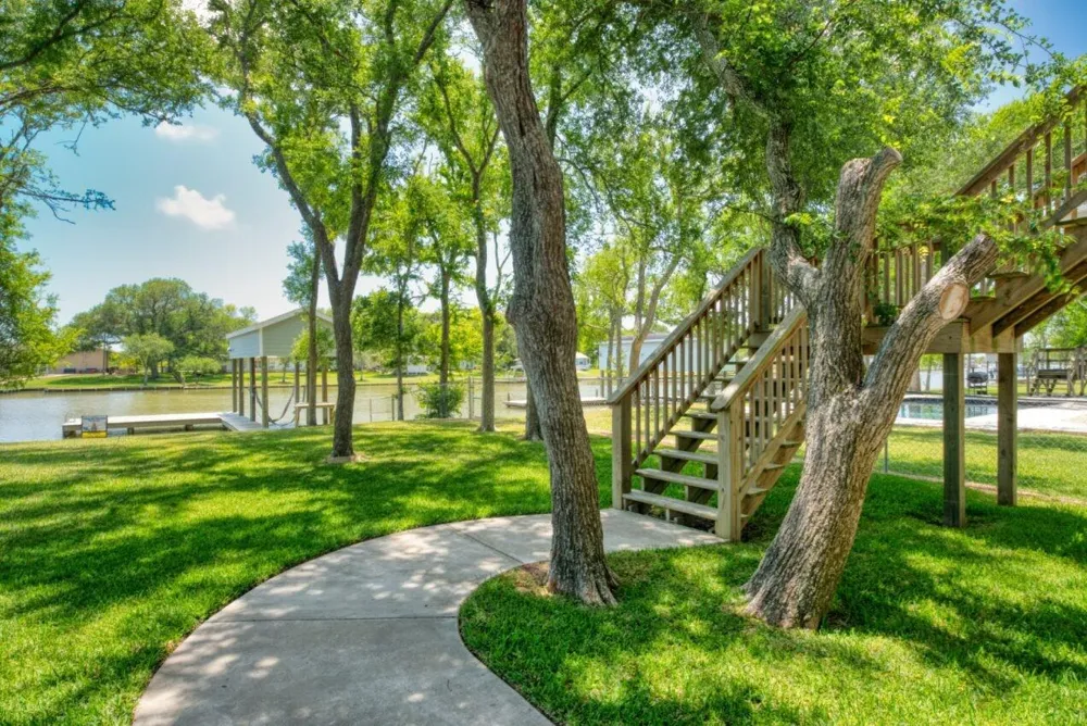 2569 County Road 291 Sargent, TX 77414