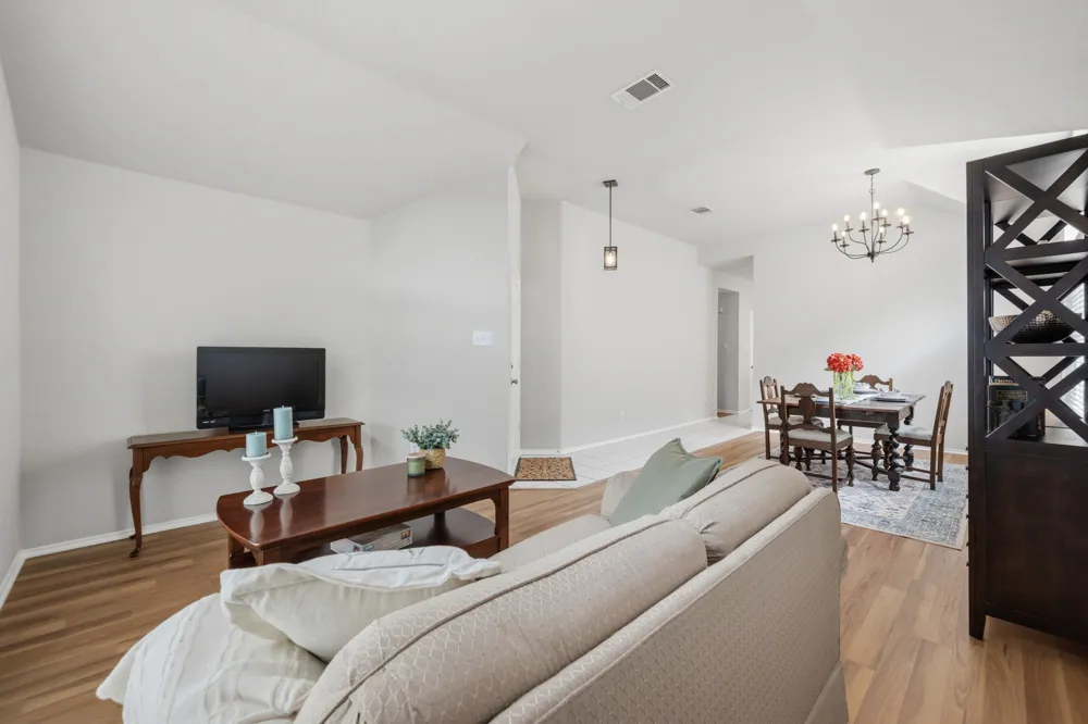 3704 Kissman Drive Austin, TX 78728