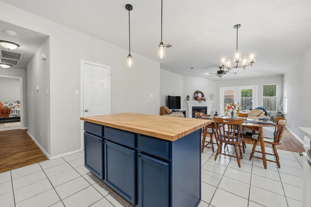 3704 Kissman Drive Austin, TX 78728