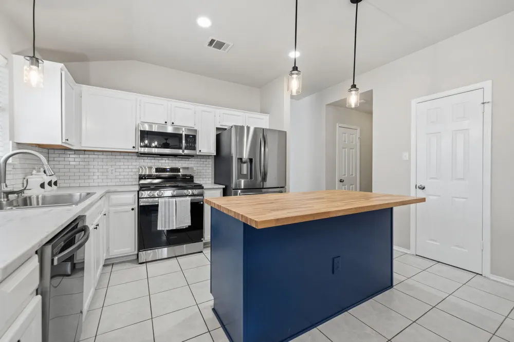 3704 Kissman Drive Austin, TX 78728