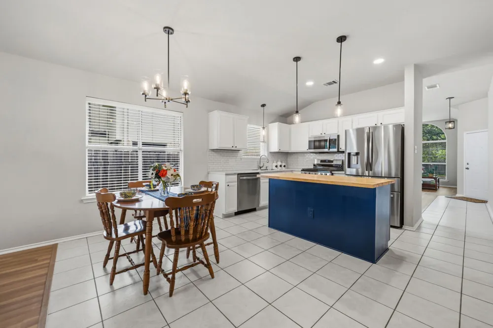 3704 Kissman Drive Austin, TX 78728