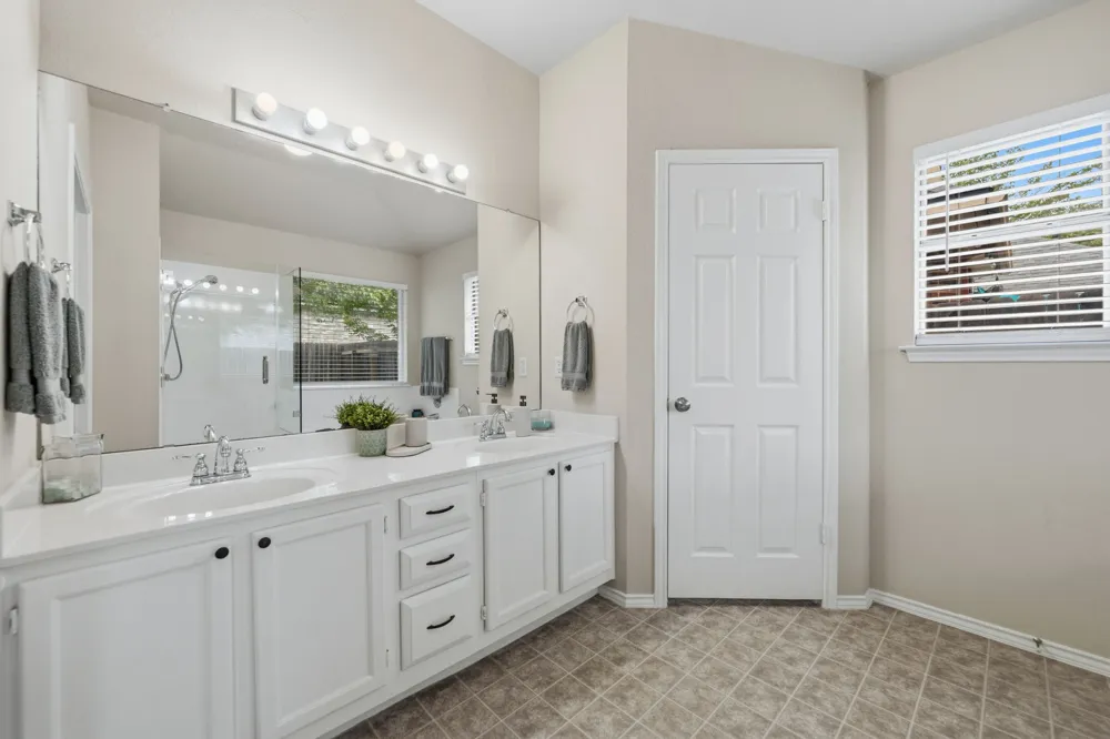 3704 Kissman Drive Austin, TX 78728