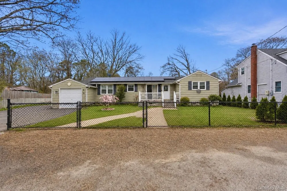162 Parkwood Drive Shirley, NY 11967