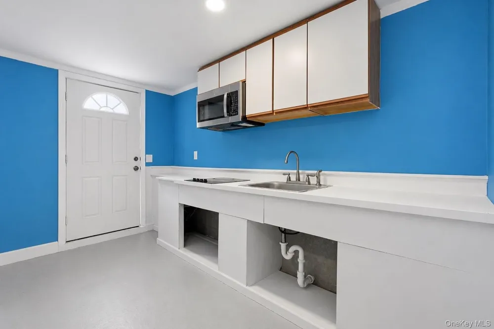 162 Parkwood Drive Shirley, NY 11967