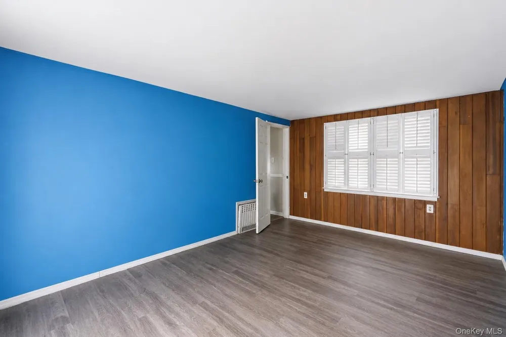 162 Parkwood Drive Shirley, NY 11967