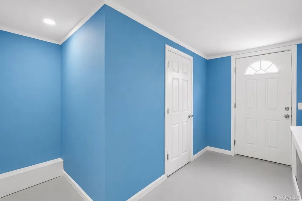 162 Parkwood Drive Shirley, NY 11967