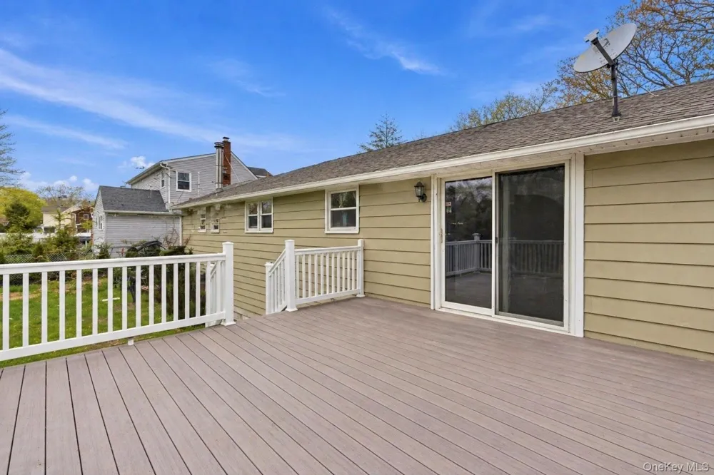 162 Parkwood Drive Shirley, NY 11967