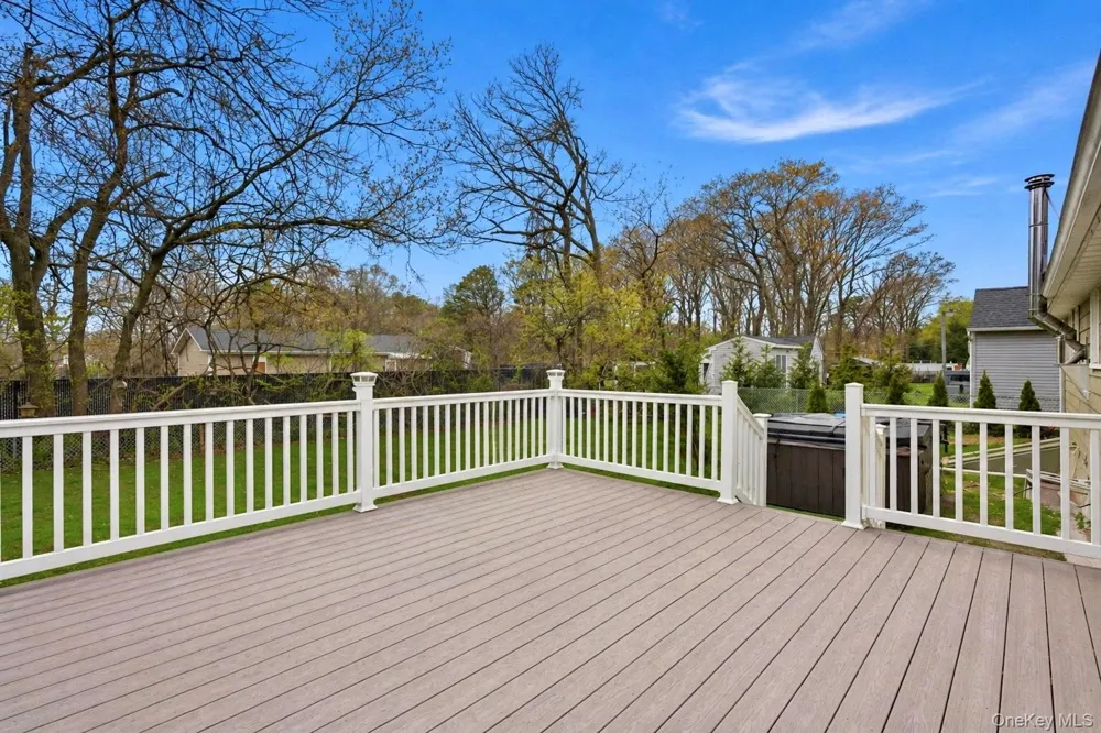162 Parkwood Drive Shirley, NY 11967