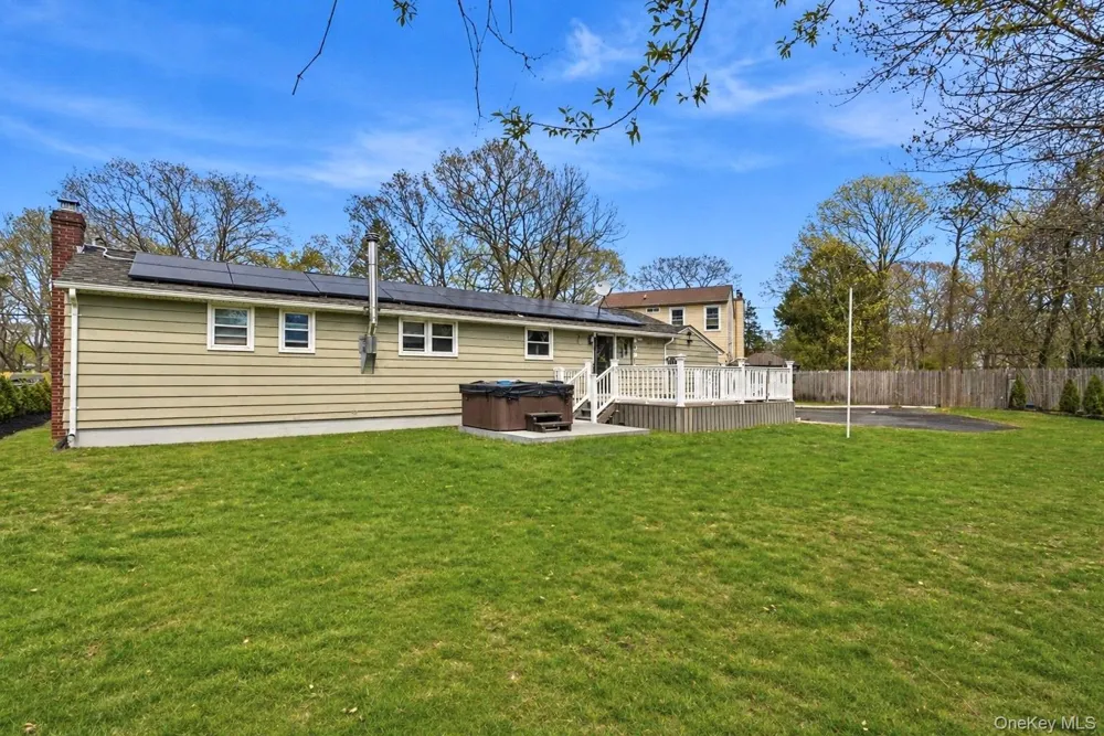 162 Parkwood Drive Shirley, NY 11967