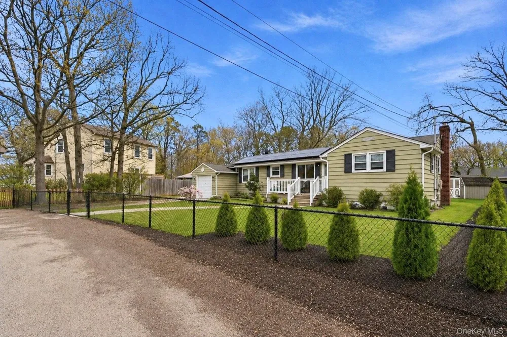 162 Parkwood Drive Shirley, NY 11967