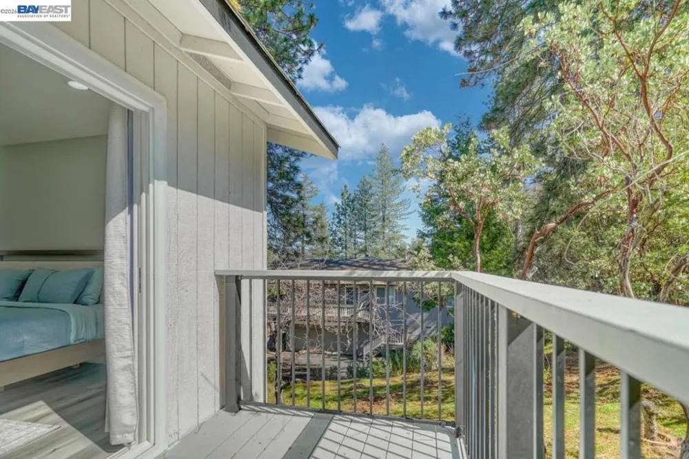 12017 Hillhurst Cir Groveland, CA 95321
