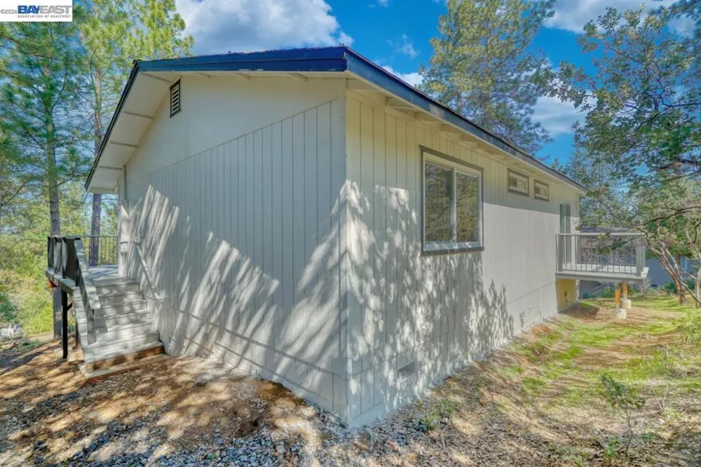 12017 Hillhurst Cir Groveland, CA 95321