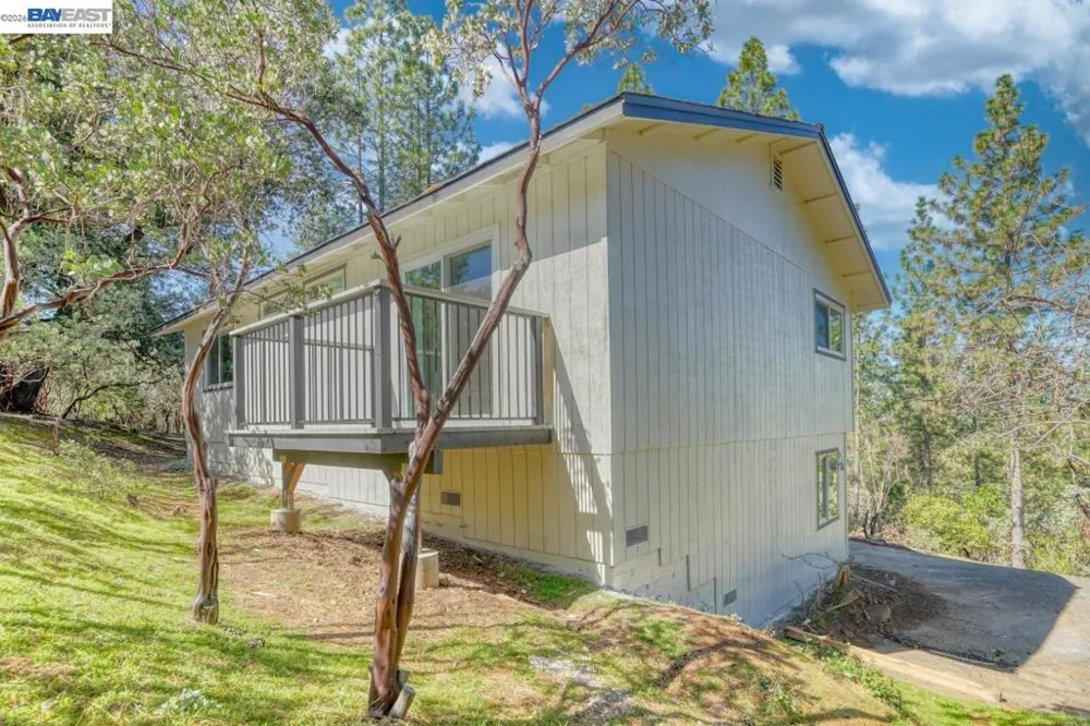 12017 Hillhurst Cir Groveland, CA 95321