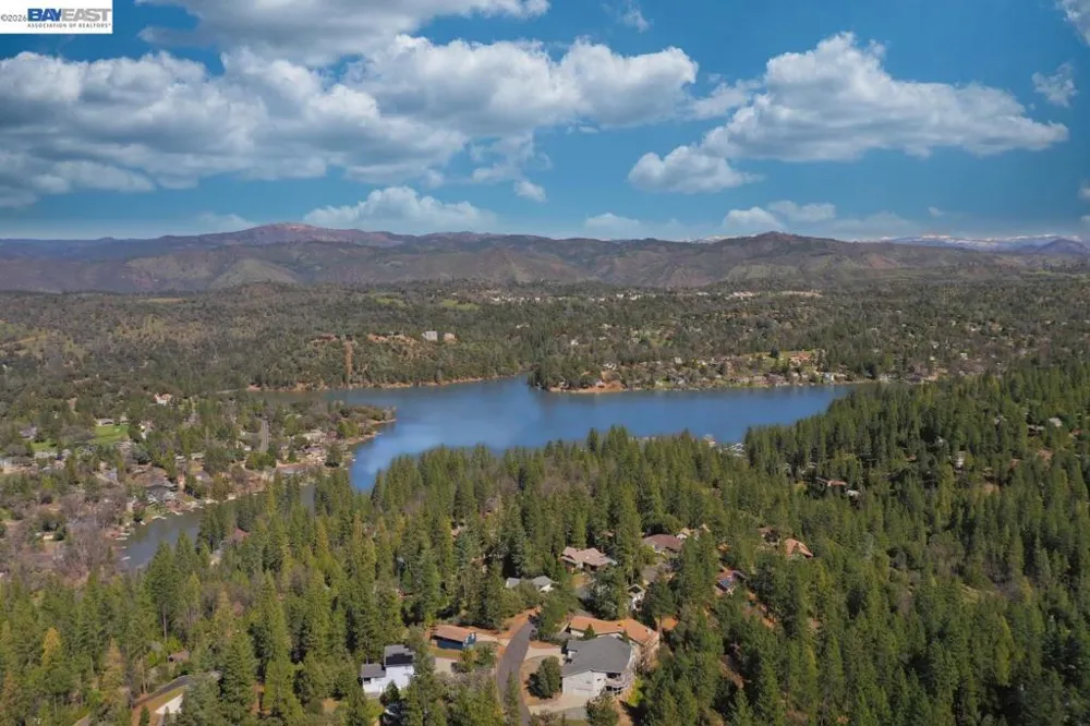 12017 Hillhurst Cir Groveland, CA 95321
