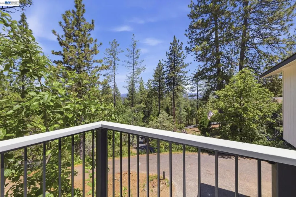 12017 Hillhurst Cir Groveland, CA 95321