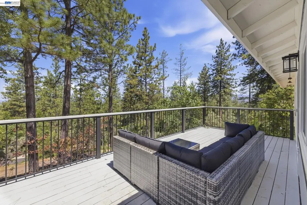 12017 Hillhurst Cir Groveland, CA 95321