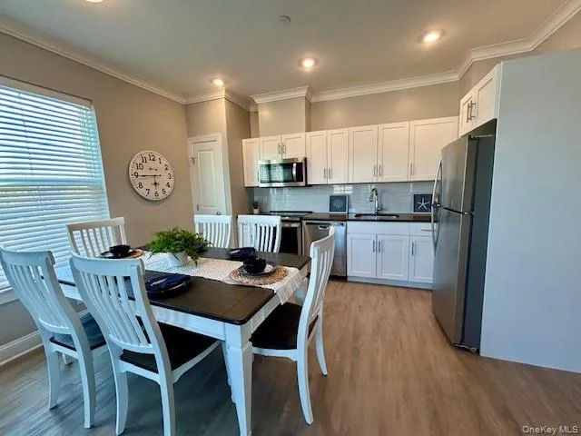 75 E Hoffman Avenue #3001 Lindenhurst, NY 11757