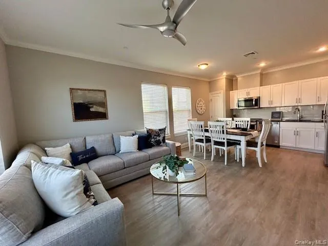 75 E Hoffman Avenue #3001 Lindenhurst, NY 11757