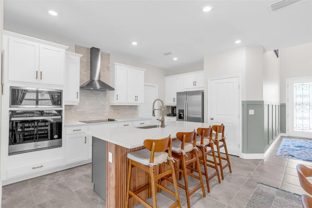 2019 SUNSHINE PEAK DRIVE Minneola, FL 34715