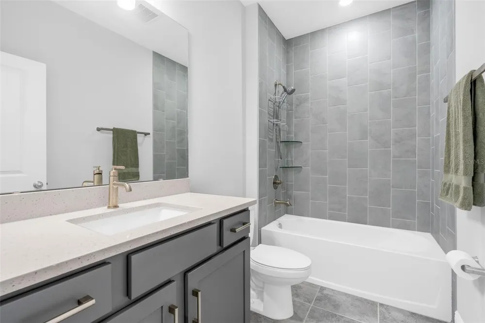 2019 SUNSHINE PEAK DRIVE Minneola, FL 34715