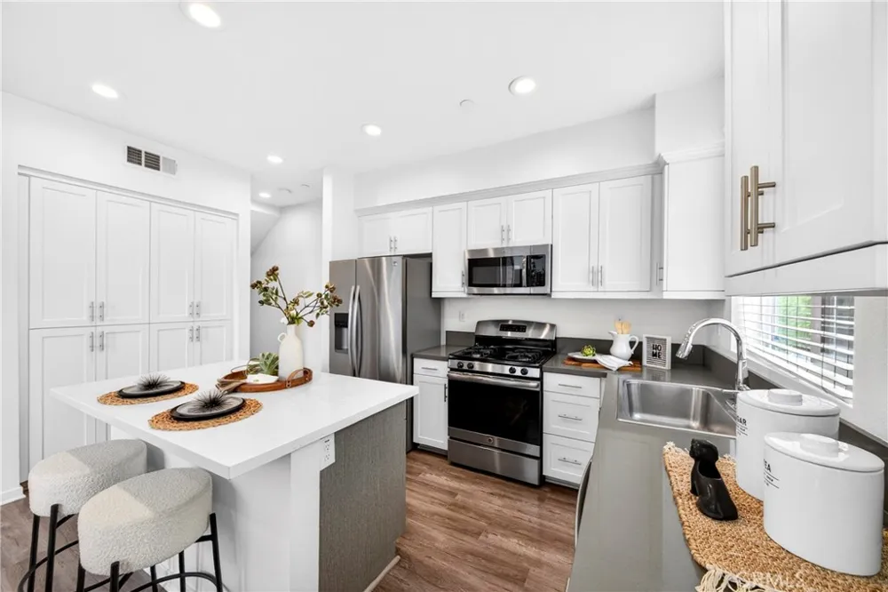 156 Orange Brea, CA 92821