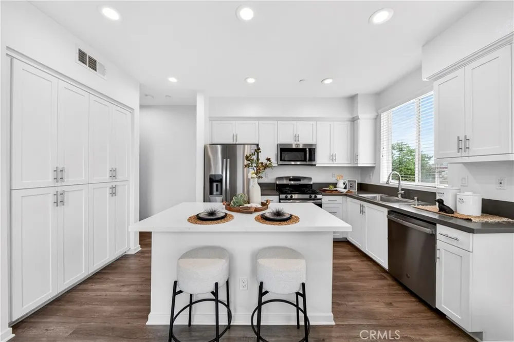 156 Orange Brea, CA 92821