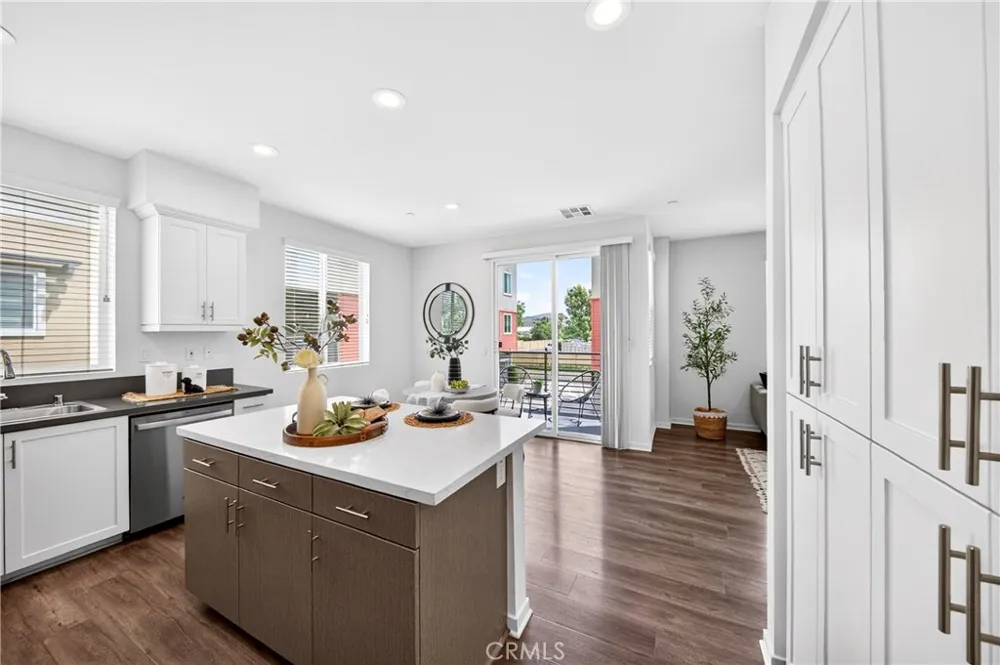 156 Orange Brea, CA 92821