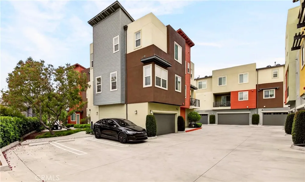 156 Orange Brea, CA 92821