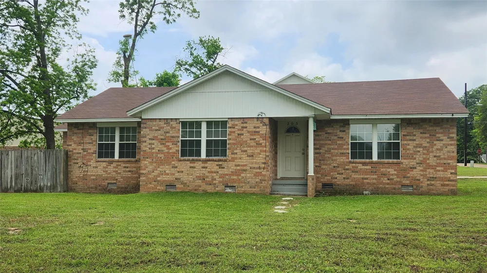 205 Hubbard Omaha, TX 75571