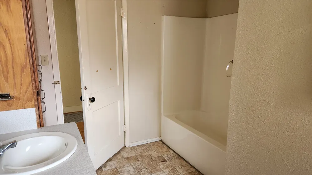 205 Hubbard Omaha, TX 75571
