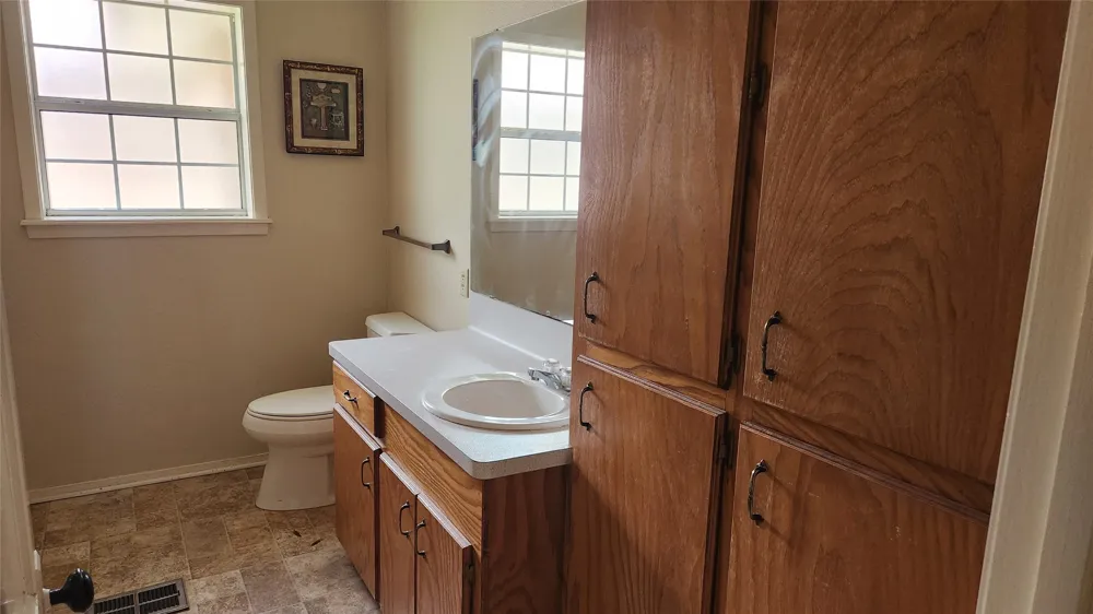 205 Hubbard Omaha, TX 75571