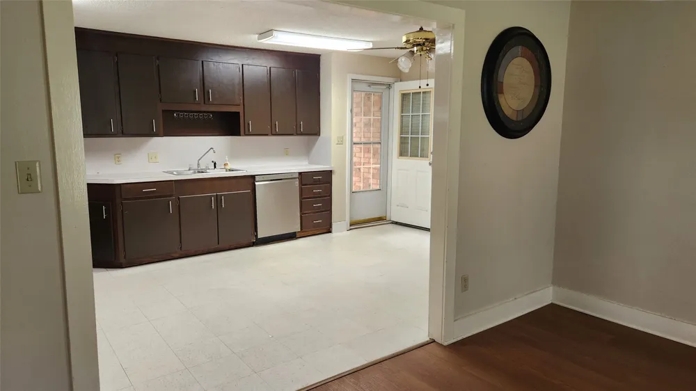 205 Hubbard Omaha, TX 75571