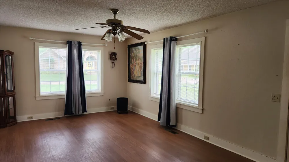 205 Hubbard Omaha, TX 75571