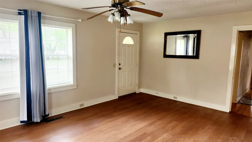 205 Hubbard Omaha, TX 75571