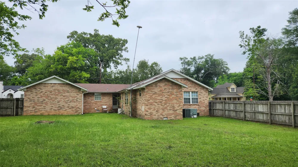 205 Hubbard Omaha, TX 75571