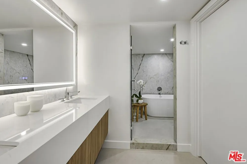 333 Palm Drive #202 Beverly Hills, CA 90210