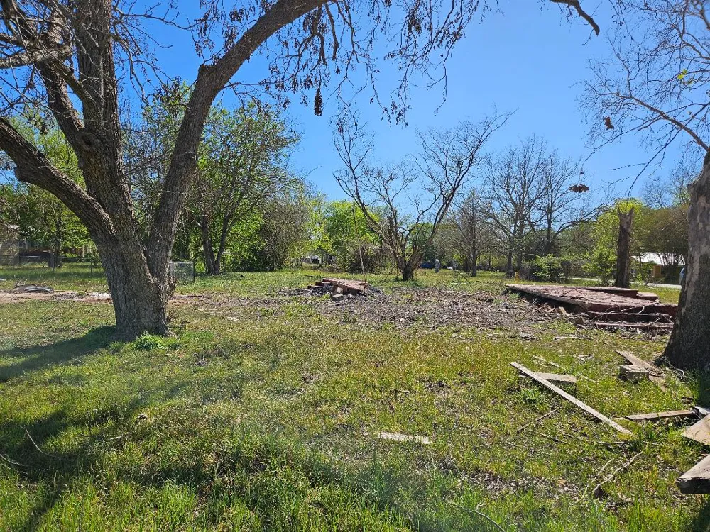 201 Harris Street Smithville, TX 78957