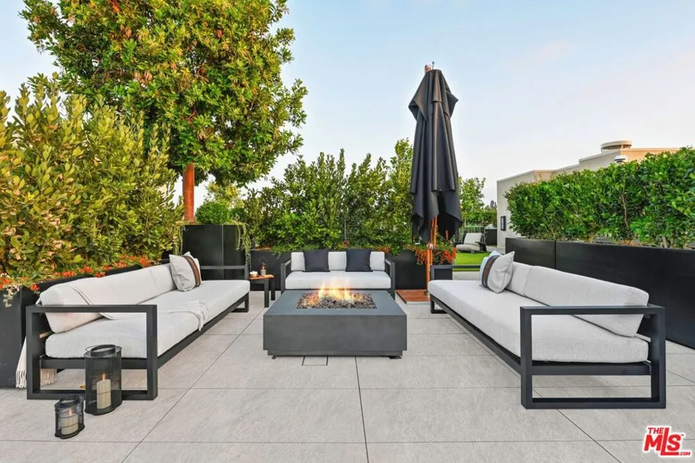 333 Palm Drive #404 Beverly Hills, CA 90210